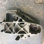 Б/у кронштейн верхней правой подушки двигателя на Renault Scenic,